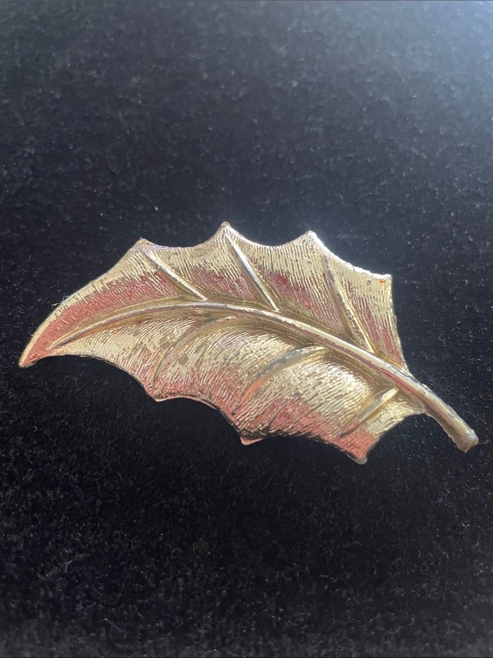 Vintage American Jewelry Chain Co. AJC Brooch! Gorgeous leaf! Minor wear